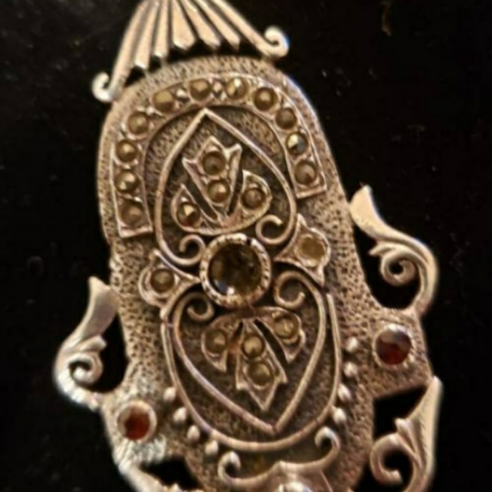 Vintage sterling silver garnet pendant